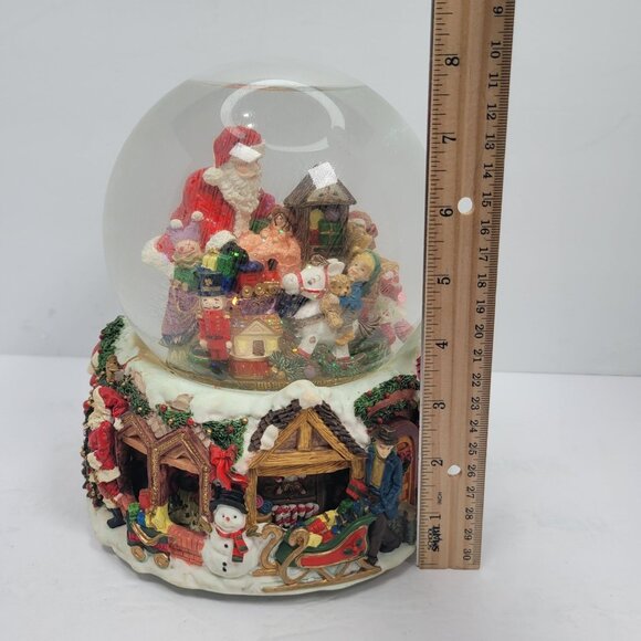 Kirkland Signature Musical Christmas Waterglobe With Revolving Base - Picture 10 of 10